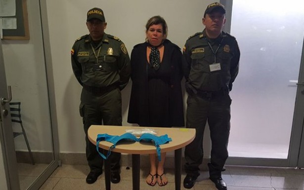 Brasileira é detida em aeroporto na Colômbia com 320 gramas de cocaína