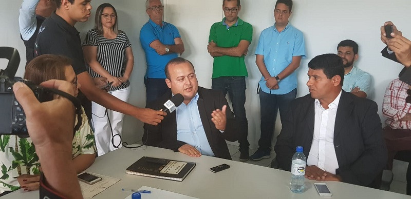 Após reviravoltas, Léo Saturnino toma posse como presidente da Câmara Municipal de Arapiraca