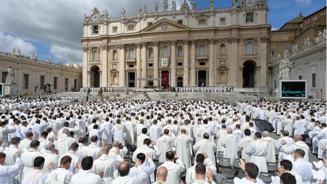 ‘O Vaticano é uma organização gay’: o polêmico livro que diz revelar a corrupção e a hipocrisia na Igreja