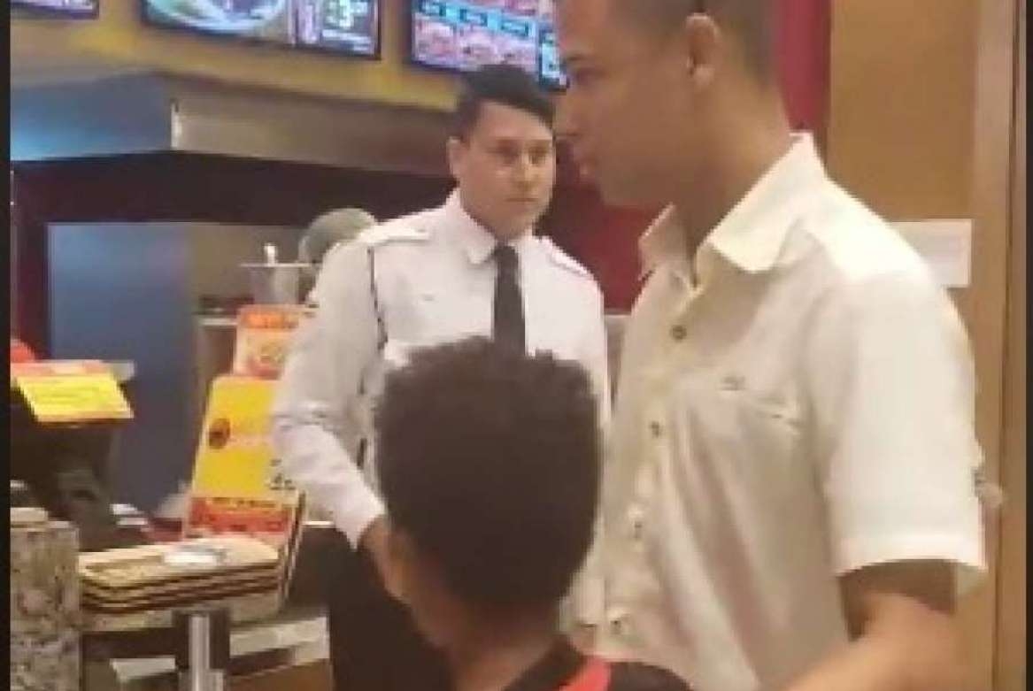 Rapaz que viralizou por pagar almoço para criança em shopping é preso por estelionato