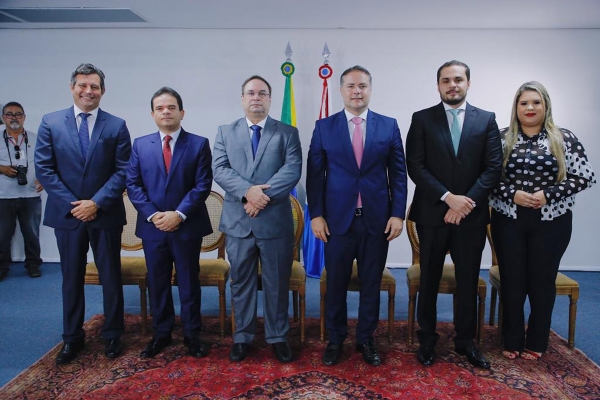 GESTÃO Durante a posse, governador destaca capacidade técnica de novos secretários