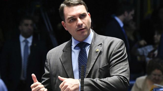 Justiça determina acesso a notas fiscais de Flávio Bolsonaro e Queiroz