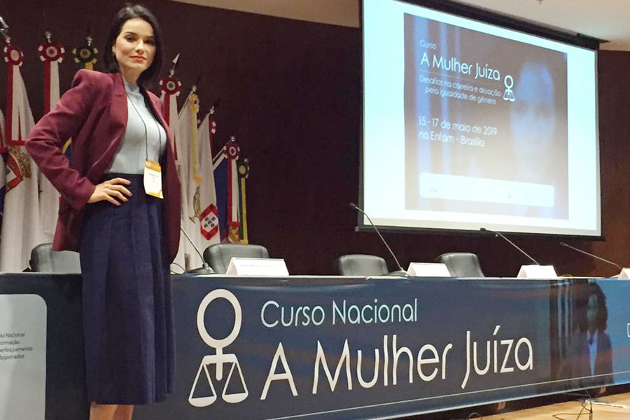 Juíza Carolina Valões discute desafios da mulher na magistratura
