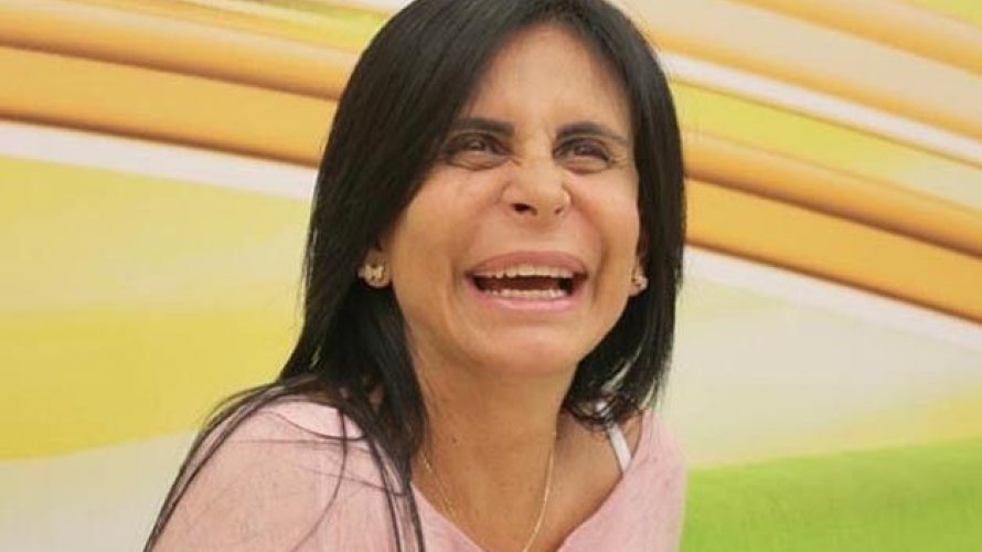 Carlos Bolsonaro volta a postar foto de Thammy Miranda e Gretchen rebate: “Você é apaixonado por meu filho”