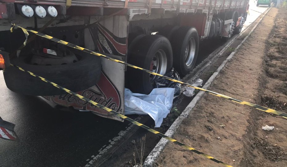 Motociclista  morre atropelado por caminhão em Arapiraca