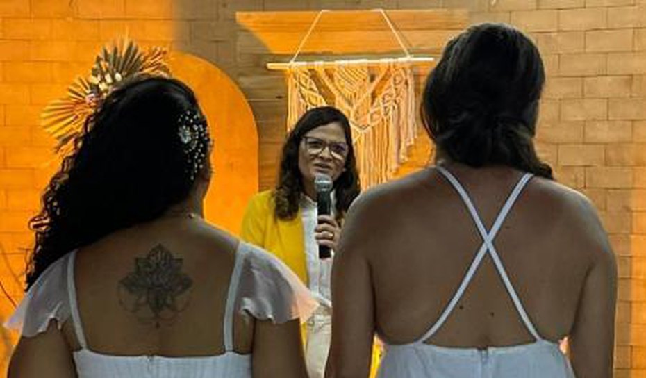 Pastora  batista celebra casamento entre duas mulheres em Maceió