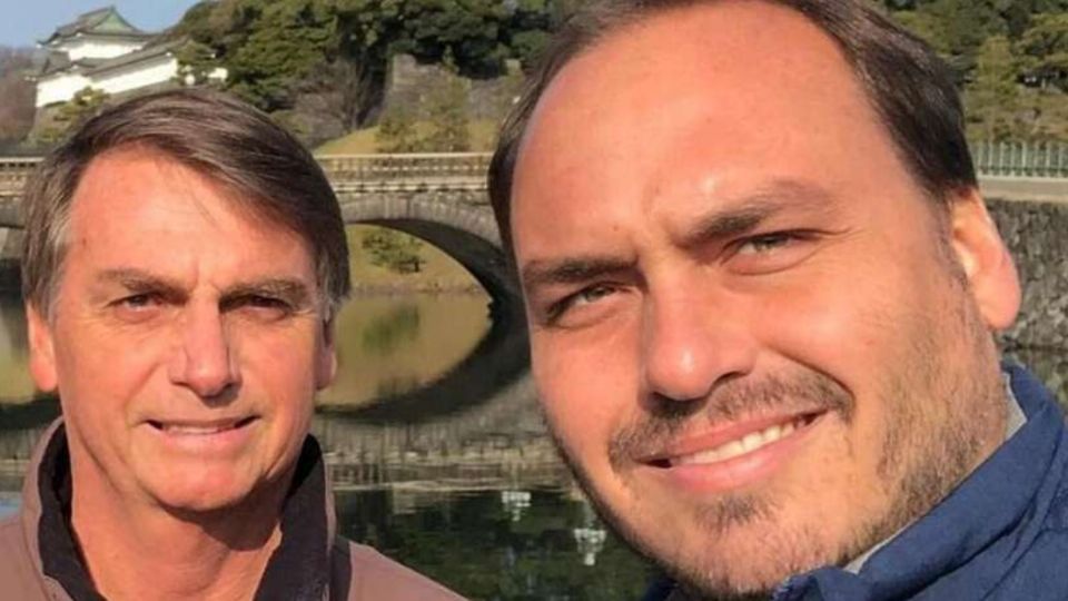 INQUÉRITO DAS FAKE NEWS Investigação contra Carlos Bolsonaro teria despertado ira de Bolsonaro contra Moraes, diz jornalista