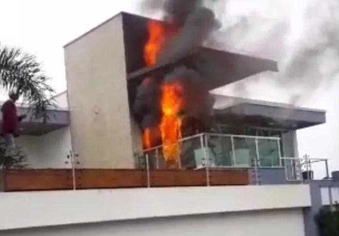 Pane elétrica em hidromassagem provoca incêndio em residência de alto padrão