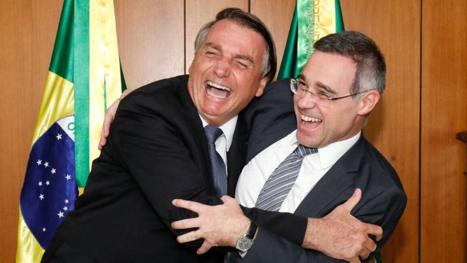 STF André Mendonça pede vistas e suspende 20 investigações contra Bolsonaro