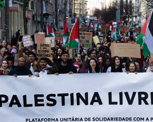 Manifestantes pedem em Lisboa “fim do genocídio” em Gaza e boicotes ao Estado judaico