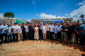 ao-lado-do-ministro-renan-filho-e-do-prefeito-luciano-barbosa-governador-lanca-o-vlt-de-arapiraca