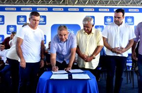 governo-de-alagoas-assina-ordem-de-servico-para-obras-de-pavimentacao-asfaltica-em-poco-das-trincheiras