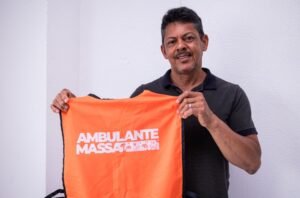 Pedro Santos é ambulante na Orla há 17 anos está esperançoso com a mudança. Foto: Victor Vercant/Secom Maceió